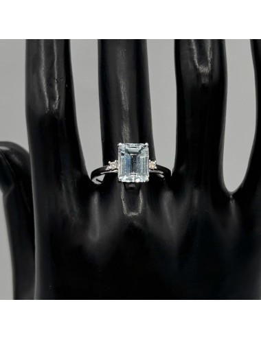 Anello in oro bianco con...