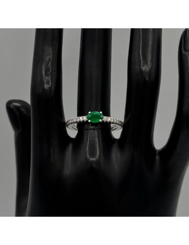 Anello in oro bianco con...