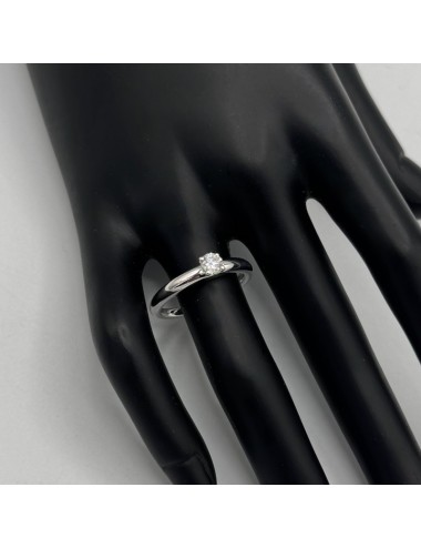 Solitario in oro bianco con...