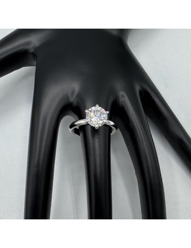 Solitario in oro bianco con...