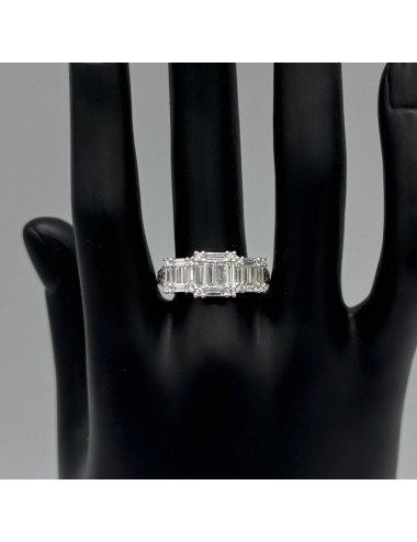 Anello in oro bianco con...