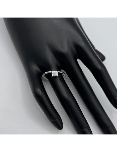 Anello in oro bianco con...