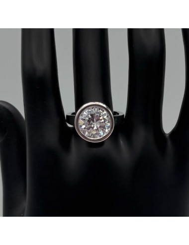 Anello in oro bianco con...