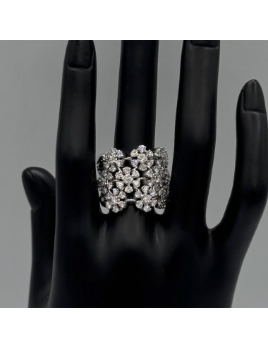 Anello in oro bianco con...