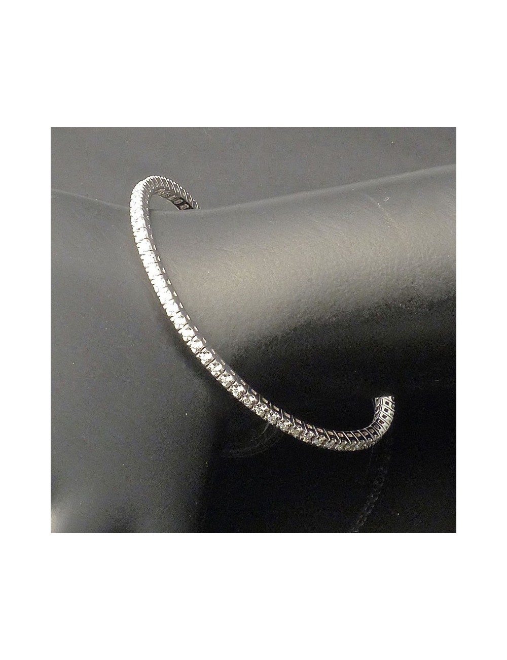 Bracciale tennis in oro bianco e brillanti