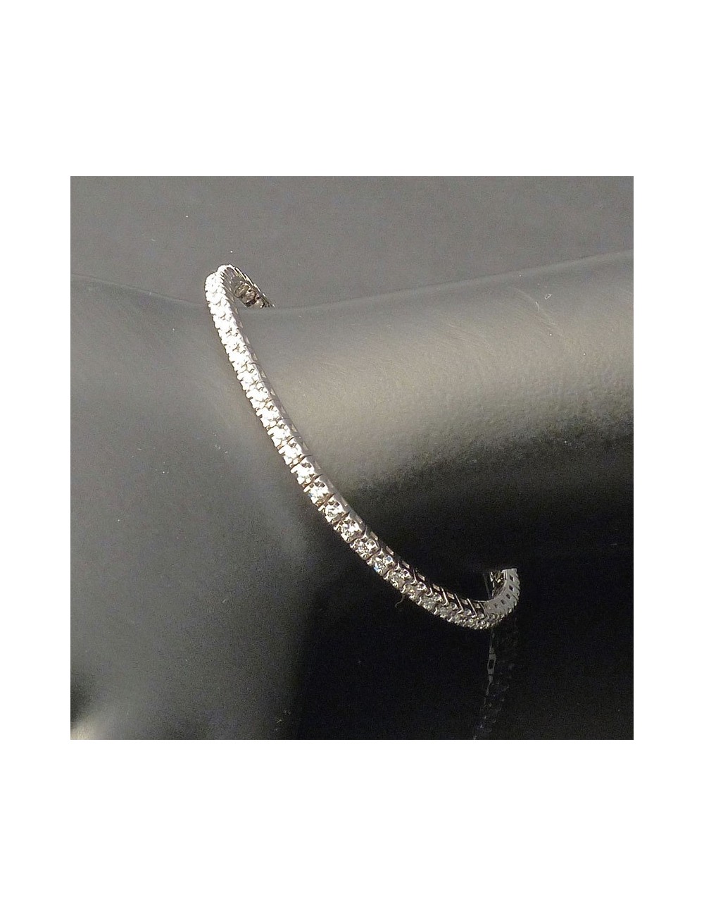 Bracciale tennis in oro bianco e brillanti